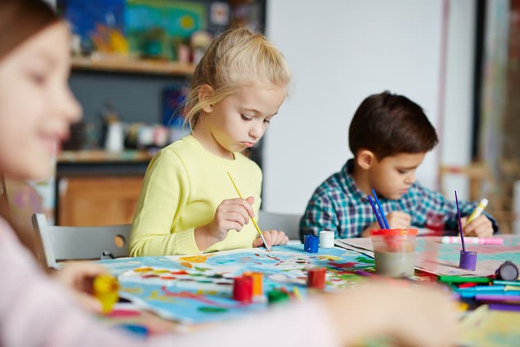   Rekrutacja – jakie informacje na liście zakwalifikowanych? Na zdjęciu: dzieci na zajęciach adaptacyjnych w przedszkolu. 