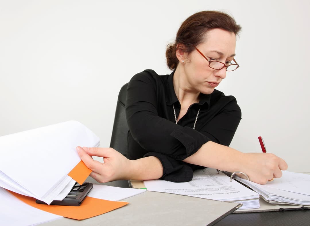 Wewnętrzny nadzór pedagogiczny w przedszkolu niepublicznym. Na zdjęciu: pracownik organu nadzoru pedagogicznego podczas kontroli w przedszkolu