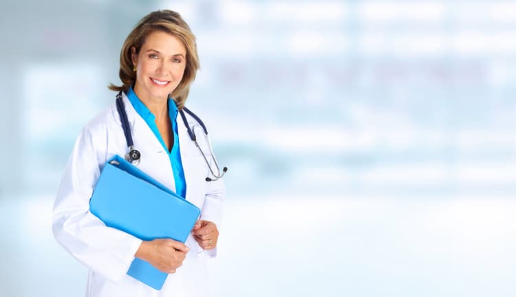 Organizacja opieki zdrowotnej w przedszkolu. Na zdjęciu: lekarz