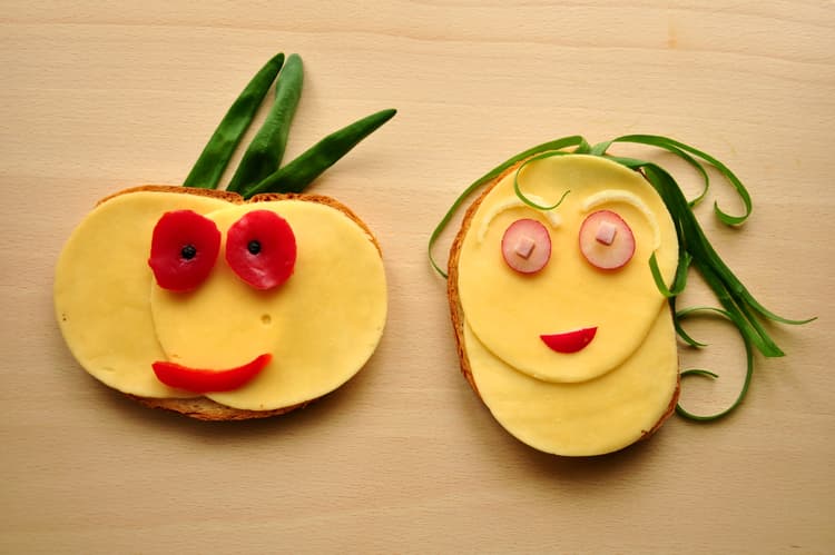 Własna kuchnia czy catering w przedszkolu. Na zdjęciu: posiłek w przedszkolu