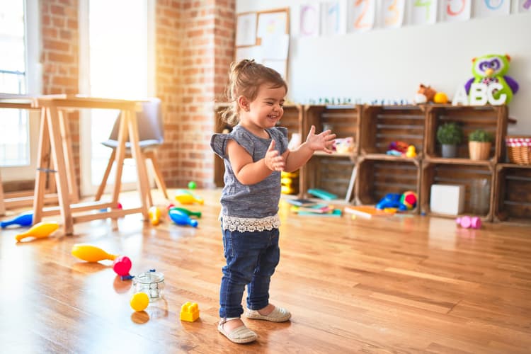 Wczesne wspomaganie rozwoju dziecka dla uczestnika zajęć rewalidacyjno-wychowawczych. na zdjęciu zajęcia wwr w przedszkolu