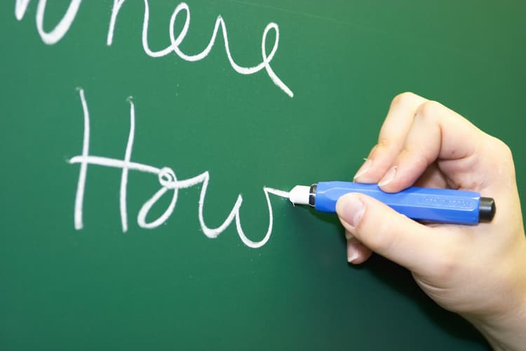 Nauczyciele zapisują tematy zajęć w języku obcym? Popełniają błąd. Język obcy nowożytny w przedszkolu – dokumentacja i wpisy