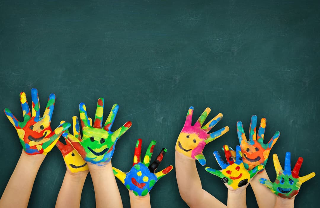 Zajęcia terapii sensorycznej w przedszkolu. Na zdjęciu: dzieci na terapii SI w przedszkolu