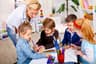 Czym się różnią zajęcia korekcyjno-kompensacyjne od terapii pedagogicznej? Na zdjęciu: zajęcia terapii pedagogicznej w przedszkolu