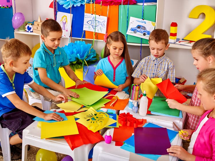 Podział zajęć wwr i rewalidacyjnych pomiędzy specjalistów. Na zdjęciu: zajęcia specjalistyczne w przedszkolu