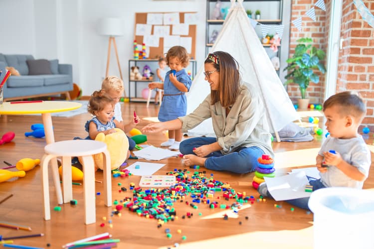   Zmiana pensum nauczyciela z 22 na 25 godzin tygodniowo a informacja o warunkach zatrudnienia