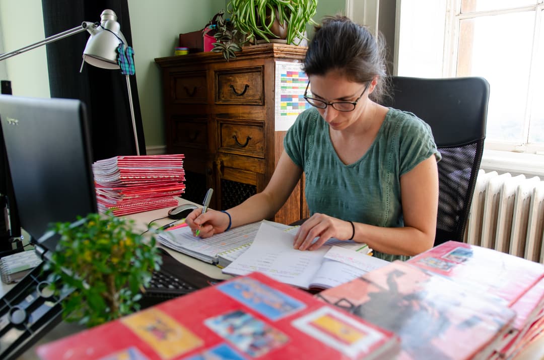   Dyrektor może poznać treść zarzutów ze skargi złożonej na niego do kuratorium. Na zdjęciu: pracownik kuratorium oświaty