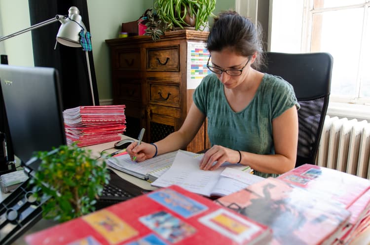   Dyrektor może poznać treść zarzutów ze skargi złożonej na niego do kuratorium. Na zdjęciu: pracownik kuratorium oświaty