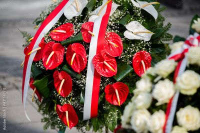 Czy z ZFŚS można kupić wieniec pogrzebowy? Wyjaśniamy przepisy