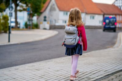 Samodzielny powrót do domu siedmiolatka z odroczeniem obowiązku szkolnego