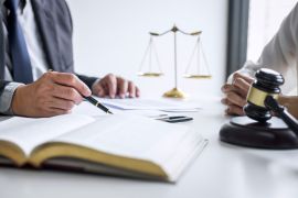Zaświadczenie o niekaralności przy umowie zlecenia nauczyciela. Na zdjęciu: zaświadczenie o niekaralności nauczyciela