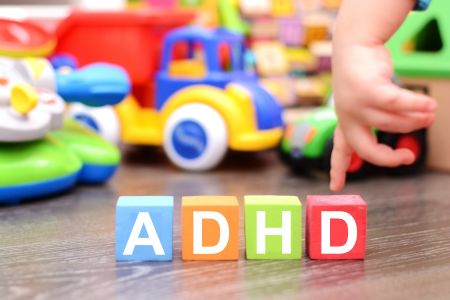   Objawy ADHD w okresie przedszkolnym. Trudności diagnostyczne dotyczące zespołu nadpobudliwości psychoruchowej