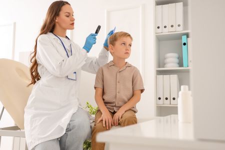 Łączenie grup w przedszkolu w czasie grypy i wszawicy – czy jest dopuszczalne?