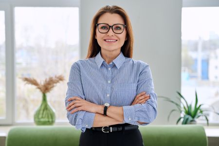 Nieobecność nauczyciela w dniu konkursu na dyrektora – jak ją prawidłowo rozliczyć?