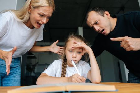 Odbiór dziecka z przedszkola a konflikt rodziców. 
